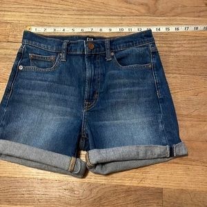 Shorts Gap 25 reg high rise 4”short jean shorts size 2‎